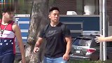 走在路人莫名其妙的被恶作剧，路人真想打人