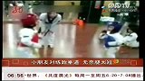 小朋友对练跆拳道无奈腿太短