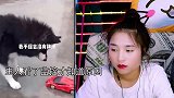 憋笑大挑战看似一场拔河比赛，其实女孩很受伤！