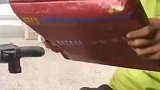 快递员看到国防科大通知书，紧紧抱着不肯撒手