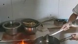 原来酒店大厨是这样炒菜的