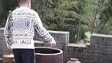 古有司马光砸缸，今有男孩炮仗勇炸奶奶水缸！