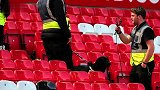 英超-1516赛季-曼联主场惊现疑似爆炸物 比赛被迫取消-新闻