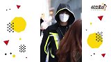 夏天戴毛线帽？  李汶翰机场演绎另类夏日时尚