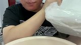半夜起来偷吃，干冰冻辣条干冰冻辣条