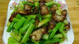 冬季很适合吃芹菜，这样做实在是太好吃了，下酒又下饭