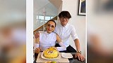 83岁谢贤近照曝光 对镜灿笑脸颊手臂显消瘦
