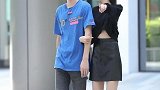 这对情侣也有镜头感啦