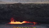 老外作死把煤气罐扔进火山里，岩浆瞬间暴怒了