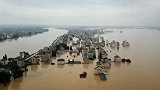 江西鄱阳县中洲圩遭超标洪水溃堤 8000多人被转移