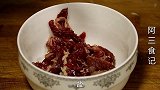 2个鸡蛋，1块牛肉，教你不知道的做法，30年第一次做，太香了