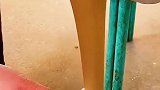 卖香油漂亮的老板娘，倒香油的功夫，真的是很厉害，一滴都不会漏