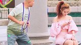 小妹妹被我忽悠“罗圈”了！