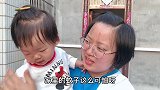 老家的蚊子真凶猛，回来第二天，咬的宝宝眼睛都睁不开了