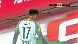 韦世豪突然前插小角度劲射 吴龑稳如泰山化解危机