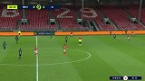 第37分钟里昂球员埃卡姆比射门 - 打偏