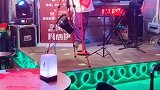 洪崖洞小哥哥唱得真心好听