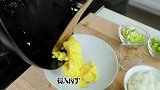 这才是蛋炒饭最解馋的做法，色泽诱人，做法简单，吃一次忘不掉
