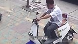 嚣张！俩小伙街头偷电车，仅15秒搞定骑走，监控记下作案全程！