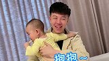 是什么能让他如此的心甘情愿！！哈哈哈仿佛看到了开哥以后女儿奴的样子十开和笑笑 情侣日常 夫妻 带娃