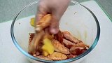 鸡翅这样做一次10个吃到爽，焦酥软嫩，追剧必备美食，太解馋了