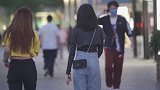 三里屯街拍，你们心目中理想的女朋友体型是这样吗？蜂腰翘臀