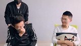 两个男同事拍巧克力广告，椅子撞上那一刻我服了