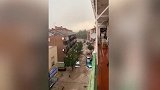 西班牙马德里洪水滔天：街道被淹 车辆难行 大量航班延误