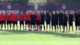 西甲-1718赛季-现身街头 巴托梅乌领巴萨全体为恐袭遇难者默哀-专题