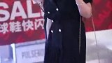 天啊，右边小姐姐腿上亮了！
