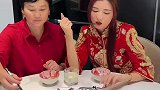 婆婆这是怎么了？