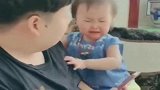 爸爸想让小情人亲一口，结果女儿回答太扎心了，简直太搞笑了