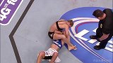 女子UFC超残忍KO！锁喉+险掰断手臂 对手无奈投降