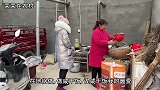 妹妹寄来一包衣服，哥嫂开车去拉回来，回家爸妈看见忍不住说两句