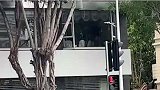 路上发现有人在打扫，成群结队一起劳动