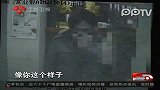 小伙劫持取款女子被喝斥后逃跑