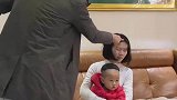 女子二婚带着儿子远嫁，丈夫婚后却嫌弃儿子拖累女子