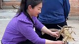 最近老爸总是冷，给老爸烤烤火缓解一下