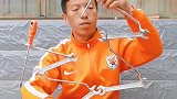 小伙用扳手搭建筑，不料撒手的那一刻，真的太壮观了！