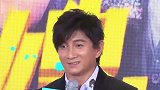 刘诗诗一家三口首公开亮相迪士尼游，吴奇隆变奶爸全程抱娃超温柔