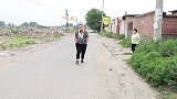 美女碰瓷遇到个厉害小伙，这套路比她还深，美女真服了