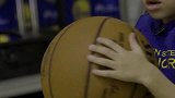 篮球-17年-长相神似库里!勇士小球迷现场观战秀娴熟球技-专题