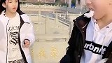 是不是所有的男孩子，吃棉花糖都这么简单粗暴？