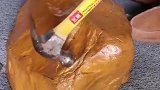 一百买回来的石头，想不到开出来了和田玉