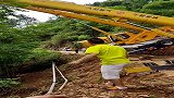 吊车悬崖边操作，师傅每次收工，像是走了趟鬼门关
