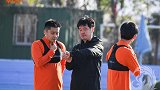 卓尔开启冬训首练！一天两练元气满满 李霄鹏笑容满面淡定指挥