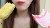 大口吃雪糕果然看着很舒服，羡慕小姐姐这种吃法，也不怕凉