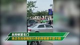 疯狂的黑车！丽江一黑车司机为逃检查 冲卡还带走乘客的娃