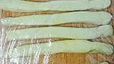 韭菜馅饼这样做，皮薄如纸，凉了也软乎，特香美味一定收下