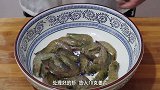 大厨秘制鲜虾鸡肉煲，虾的鲜味融合鸡肉的香味，上桌连汤汁都不剩